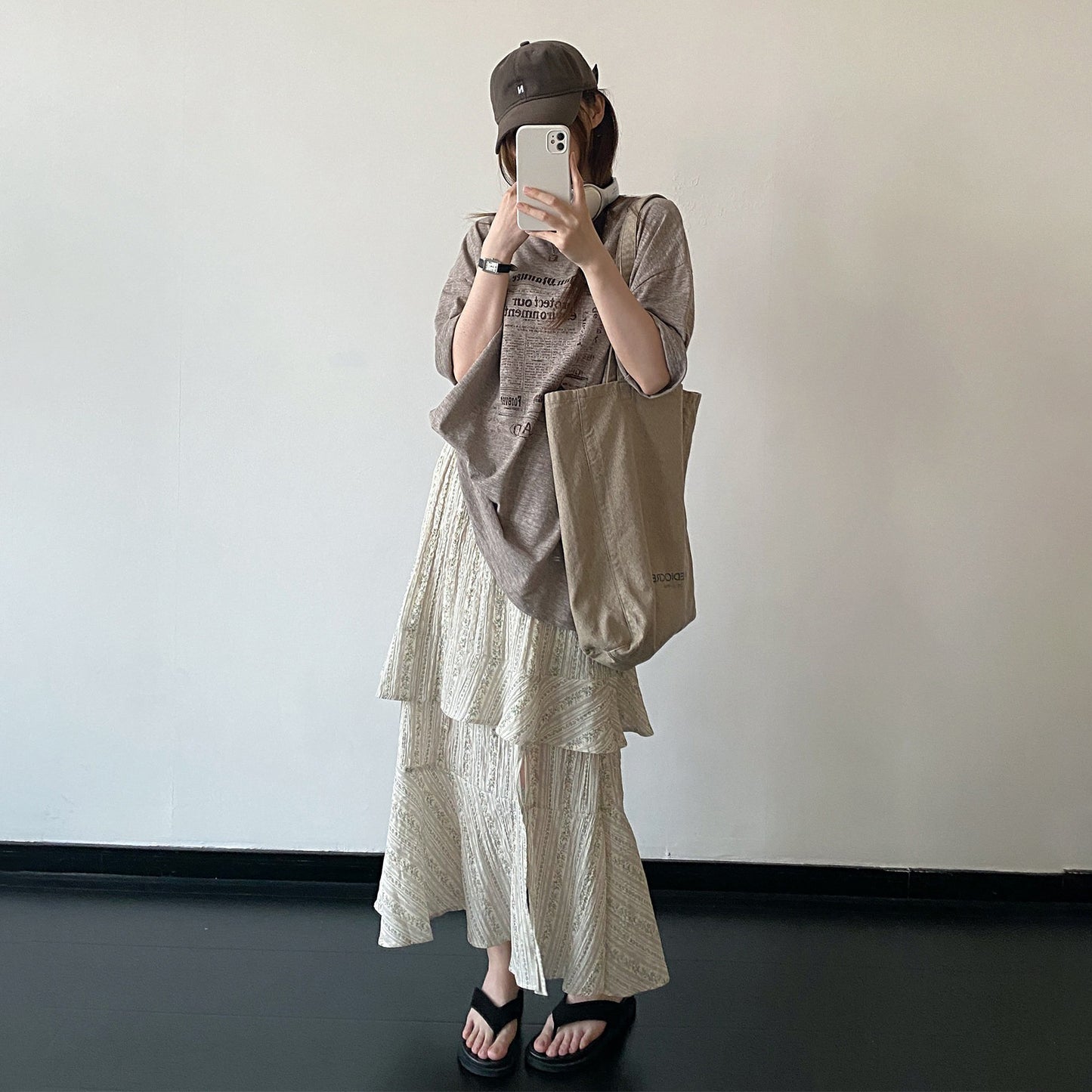 【トップス】ヴィンテージ風 Tシャツ レディース 夏 ミルクティーブラウン 半袖 レタープリント ダメージ加工 ルーズフィット ダークシック 人気【FCシリーズ】