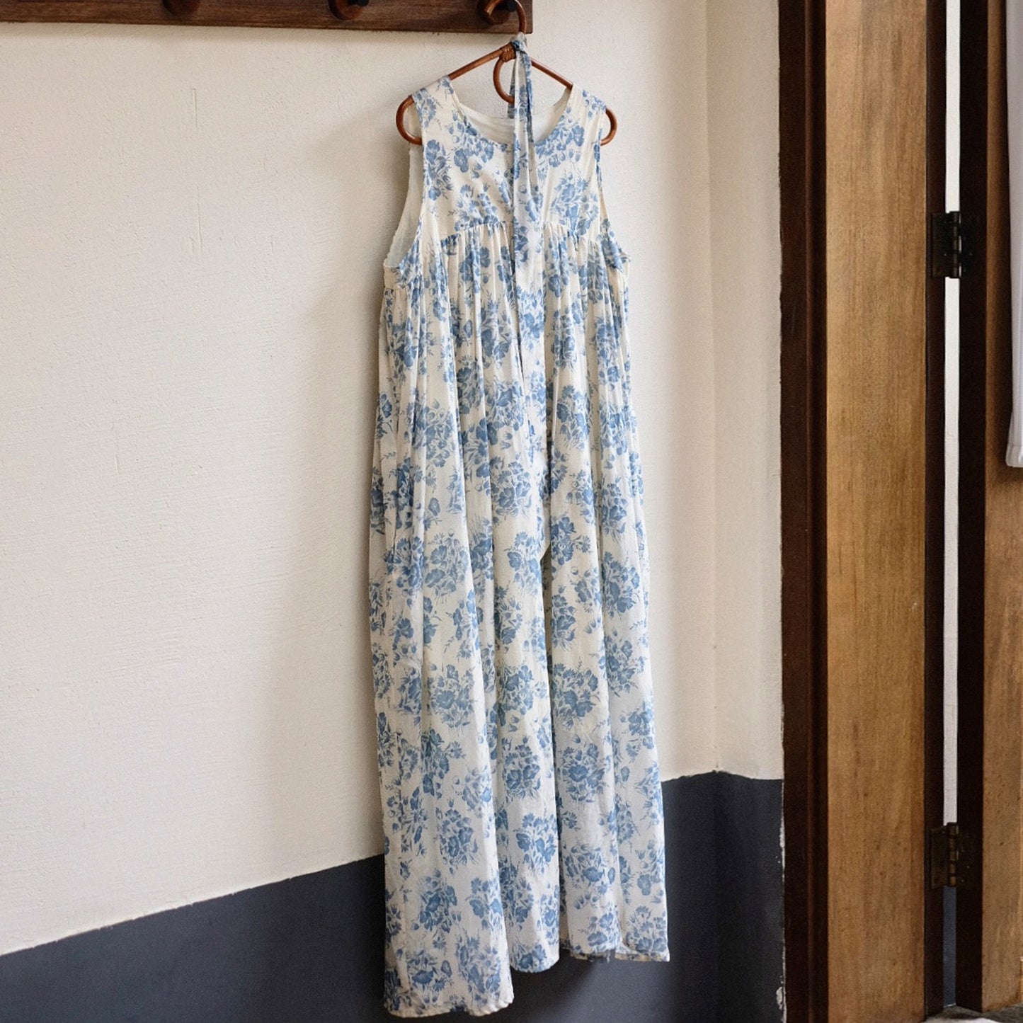 【ワンピース】フレンチシンプル ブルーフラワー プリント 大きな裾広がり Aライン ノースリーブワンピース【SHシリーズ】