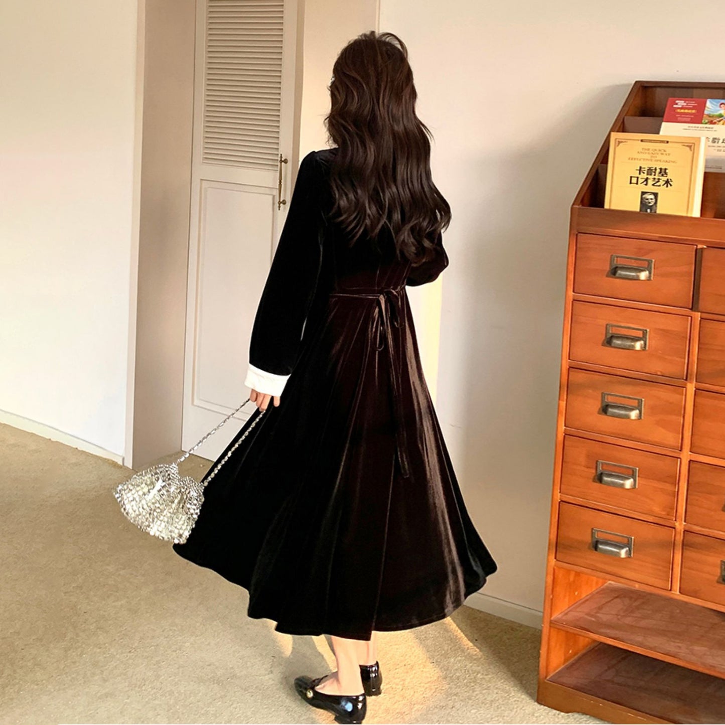 【ワンピース】💖高級感＆ロマンチック♡ヘップバーン風 ベルベット Aライン 長袖ワンピース【JZシリーズ】