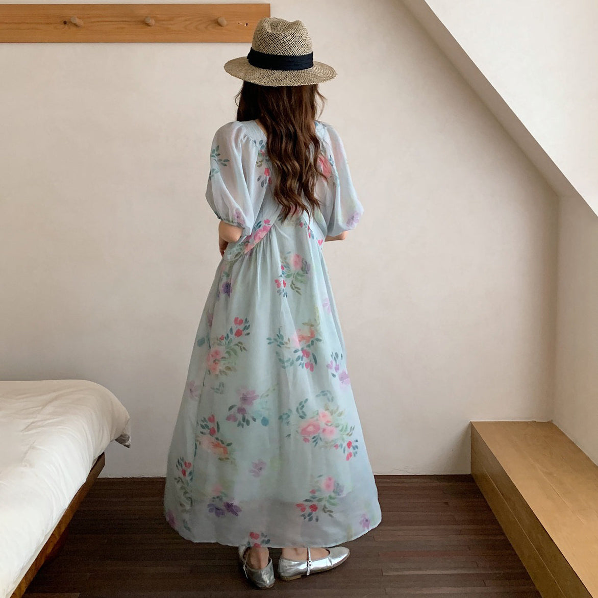 【ワンピース】リゾート風 Vネック シャーリング パフスリーブ 半袖 フラワーワンピース 夏新作 レトロロマンチック Aラインロングドレス レディース【SHシリーズ】