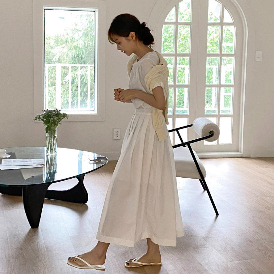 【ワンピース】フレンチシックな夏ワンピ｜クルーネック×タック入りウエストマークデザインで細見え◎