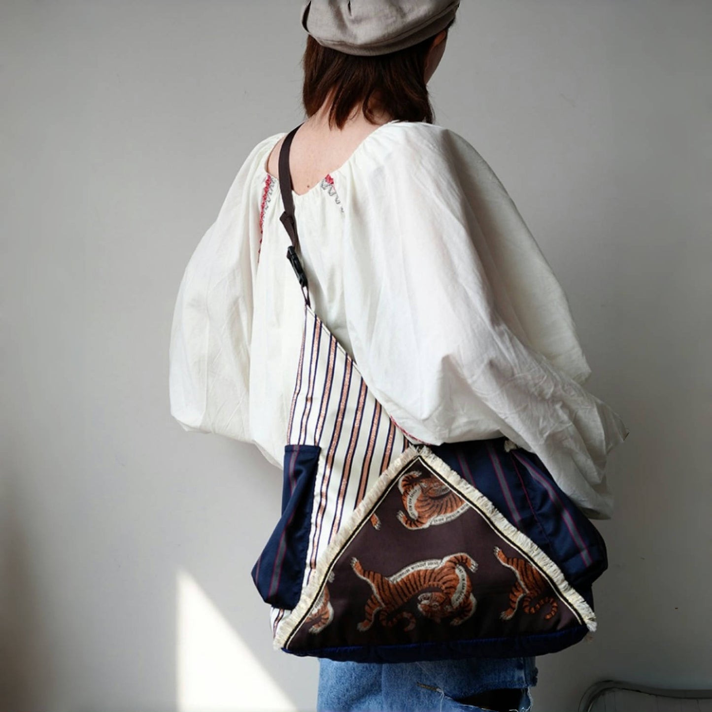 【バッグ】春 秋 夏 冬 ネオ中華風 大容量 斜めがけバッグ  【SHシリーズ】