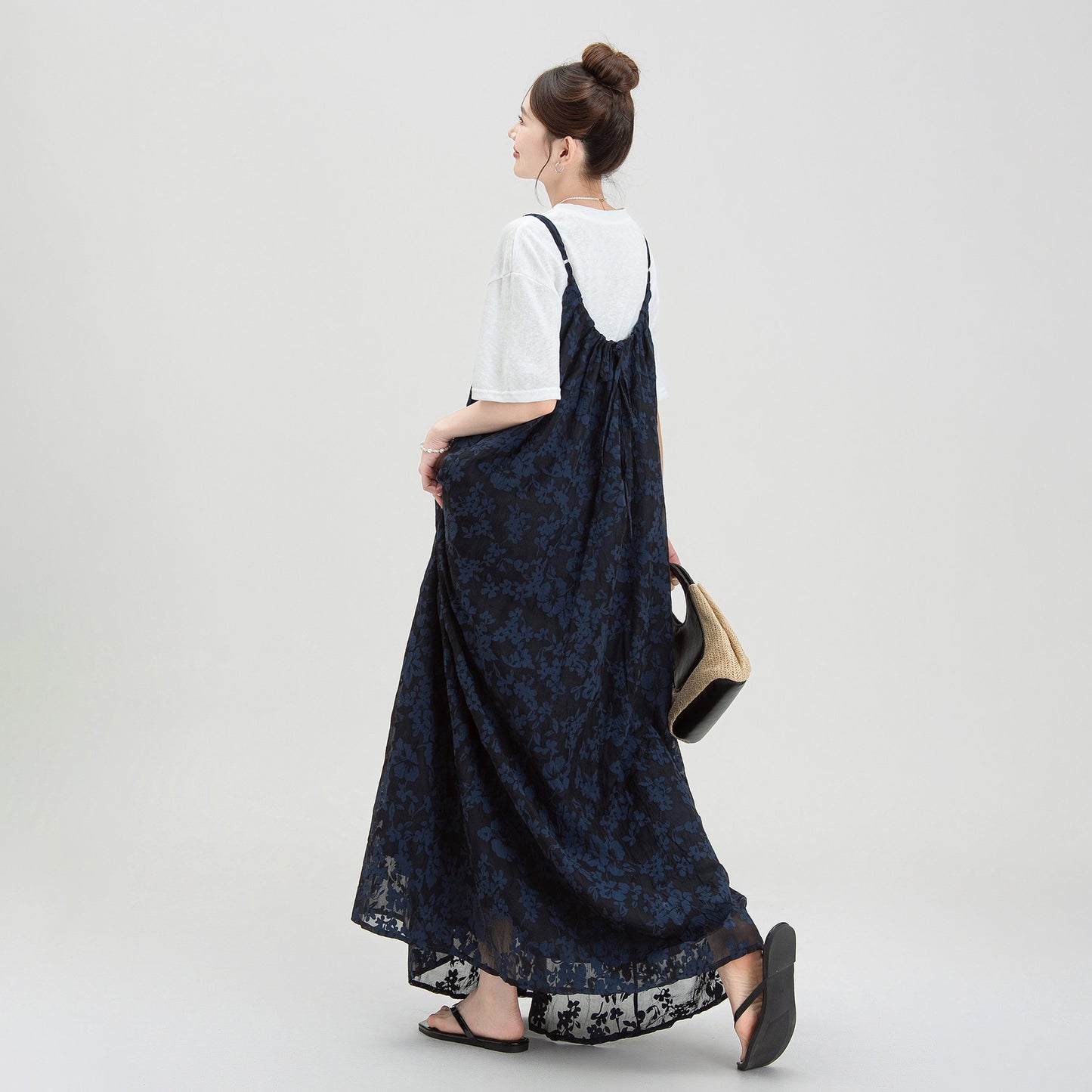 【ワンピース】フレンチ風 ブルー花柄 レディース 夏新作 Vネック Aライン ロング丈 体型カバー ゆったり リゾート 海 ビーチ 旅行 人気 トレンド 夏 ノースリーブワンピース
【SHシリーズ】