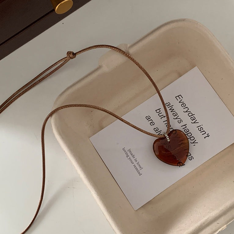 【🎁 B2G1｜先行スタート！】【グッズ】ロング丈 ブラウンハートペンダントネックレス レディース 秋冬 気質 高級感 ニットチェーン シンプルアクセサリー