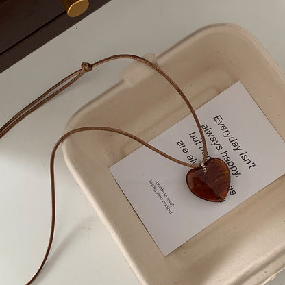 【🎁 B2G1｜先行スタート！】【グッズ】ロング丈 ブラウンハートペンダントネックレス レディース 秋冬 気質 高級感 ニットチェーン シンプルアクセサリー