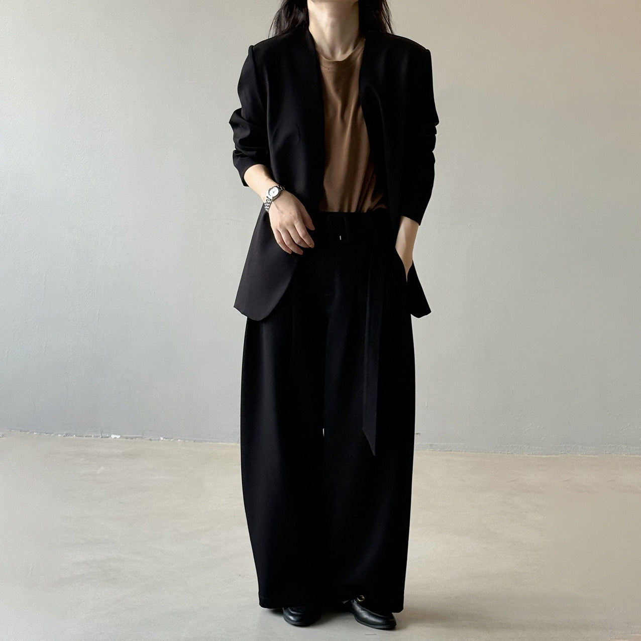 【アウター】気質 ノーカラー ジャケット レディース パッド入りショルダー 秋新作 高級感 ゆったり スーツジャケット【JZシリーズ】