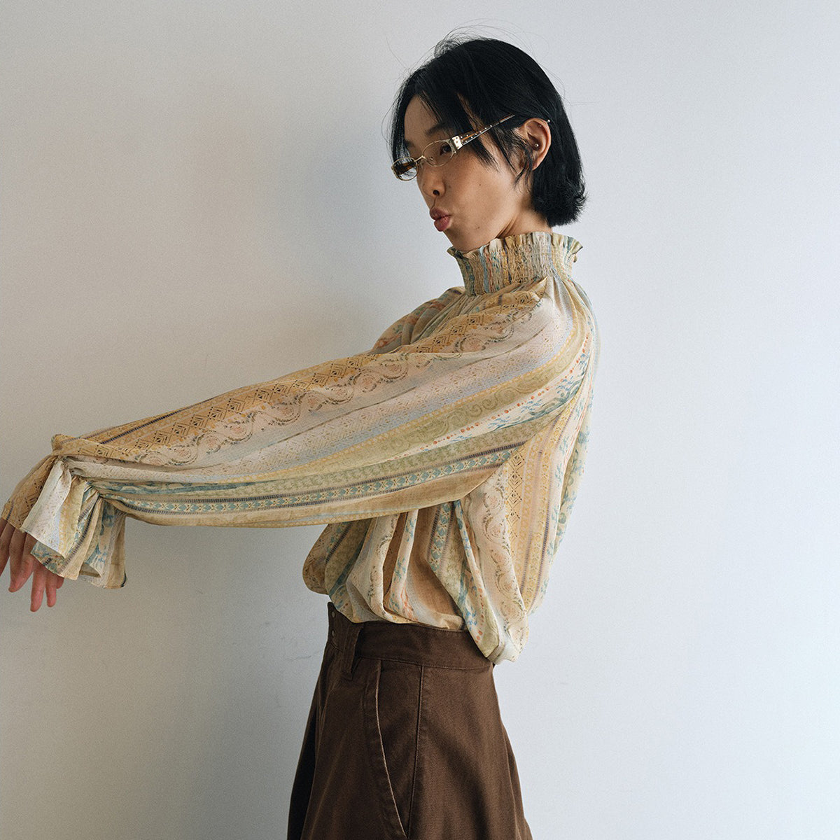 【トップス】新作 レディース ハイネック 花柄 シャーリング ブラウス フリル デザイン 春秋コーデ トレンド【SHシリーズ】