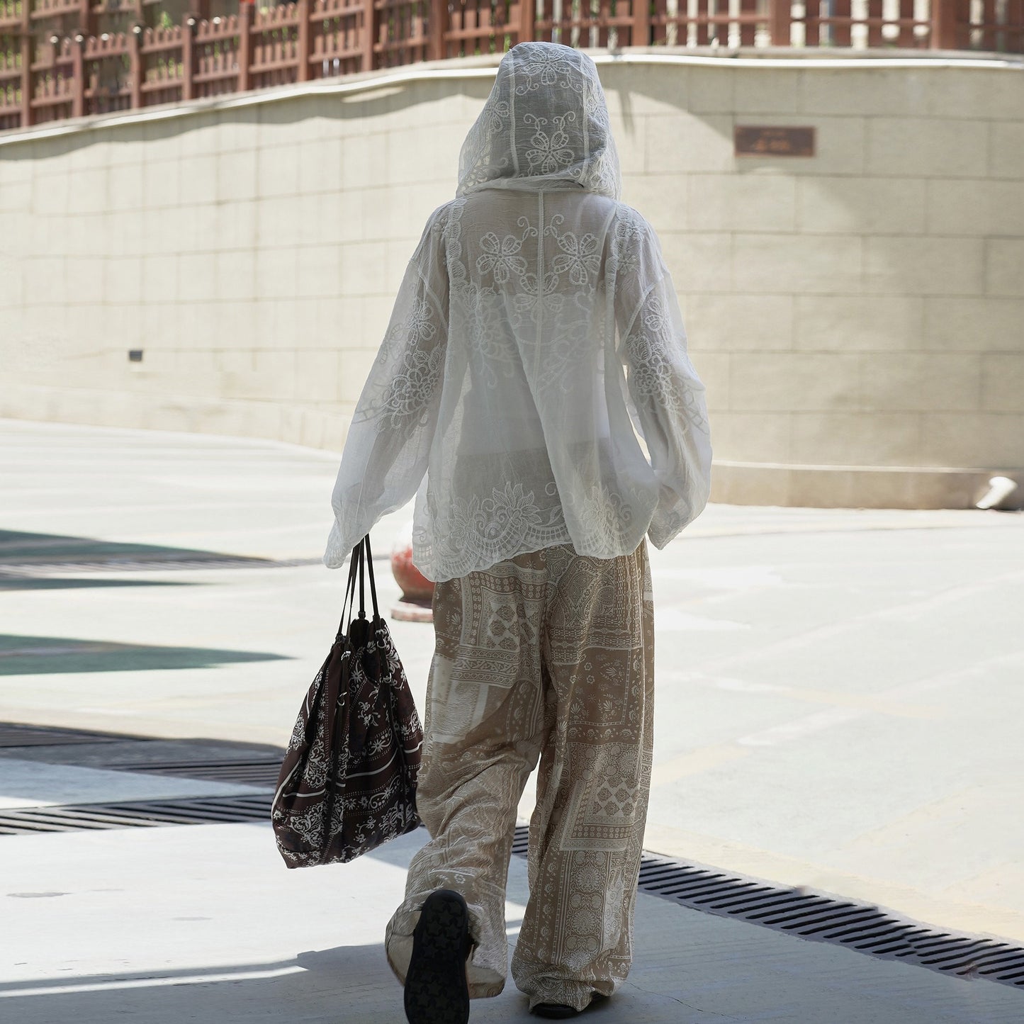 【アウター】韓国風 レース ジャカード×フード付き シャツ 涼しげで軽やか◎おしゃれ女子のための透け感サマートップス【JZシリーズ】