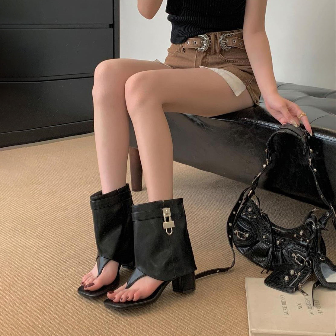 【シューズ】スクエアトゥ×メタルバックル トングサンダルブーツ｜個性派チャンキーヒール｜ウエスタン風ローマショートブーツ