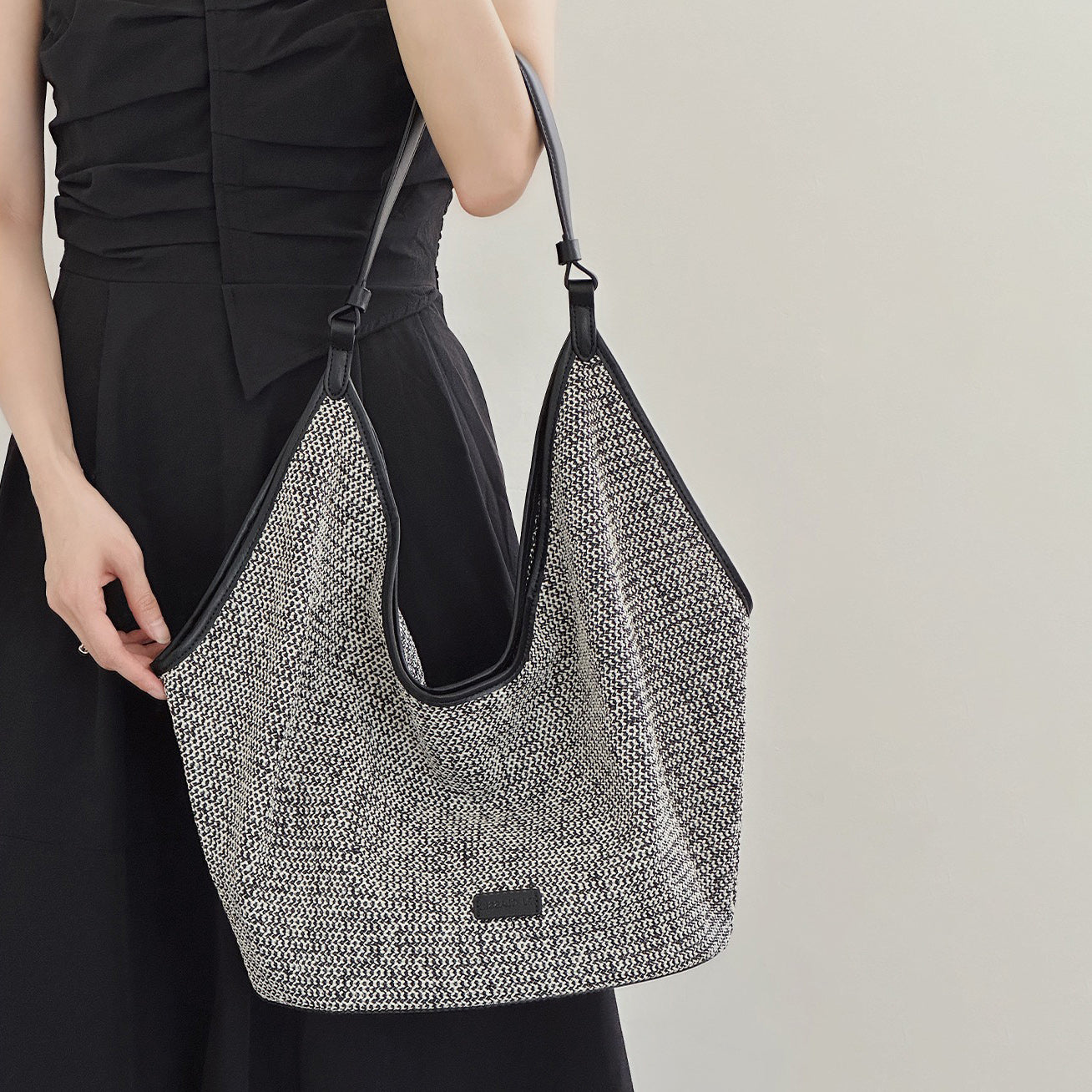 【バッグ】夏 編みバッグ 大容量 リゾート風 トートバッグ 通勤にも使える ショルダーバッグ