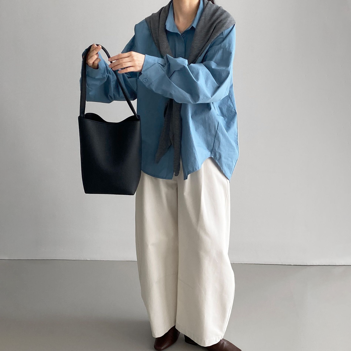 【トップス】アート系 デザインシャツ レディース バルーンスリーブ 韓国風 無地 ゆるカジュアル 上品ブラウス【JZシリーズ】