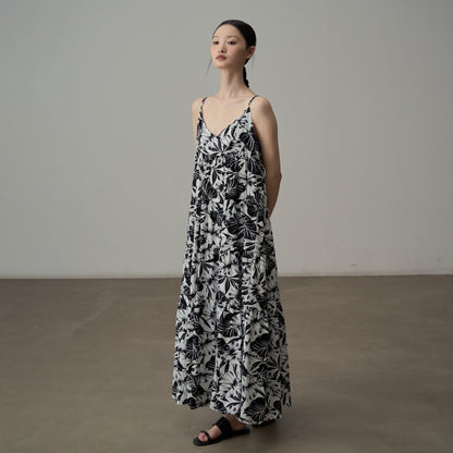 【ワンピース】フレンチシックなモノクロ花柄ワンピース ノースリーブ ゆる可愛スリム見えデザイン【SHシリーズ】