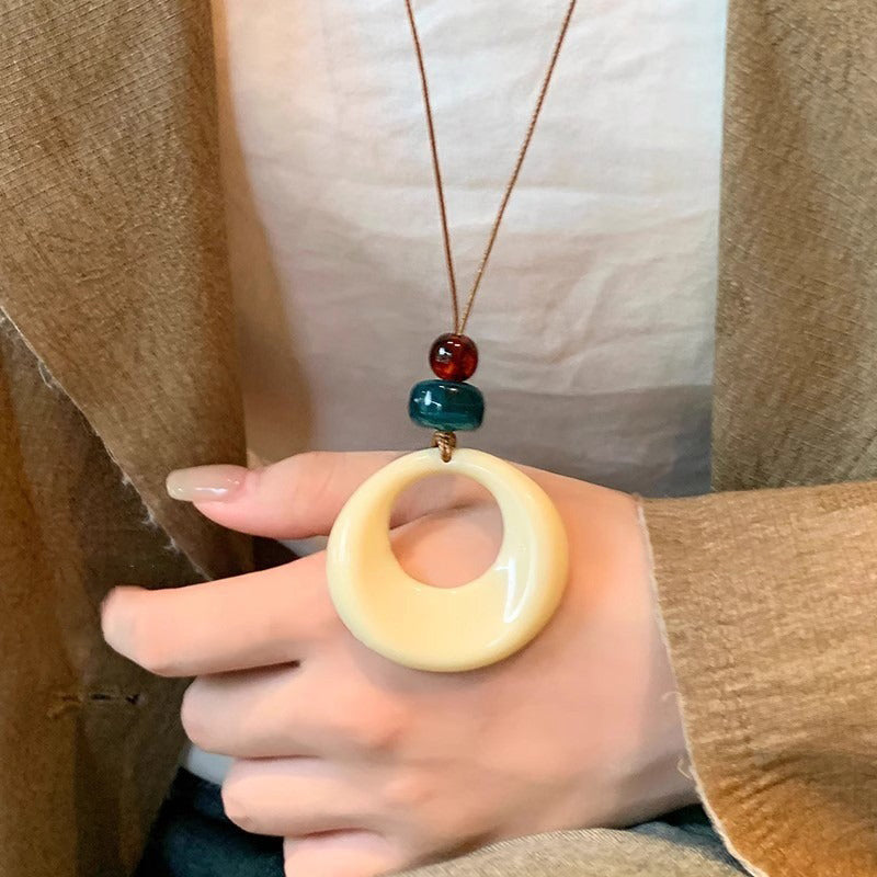 【🎁 B2G1｜先行スタート！】【グッズ】レトロ 樹脂ネックレス レディース ロング タッセル ニットチェーン 高級感 着回しやすい チョーカーネックレス