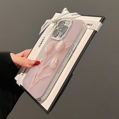 【グッズ】iPhone 16 Pro Max / 15 Pro / 14 PM / 13 / 12 / 11 PM 用 春新作 淡いピンク クリームカラー チューリップ 全面保護 レンズカバー付き 高級感 小众 レディース ストラップ付き