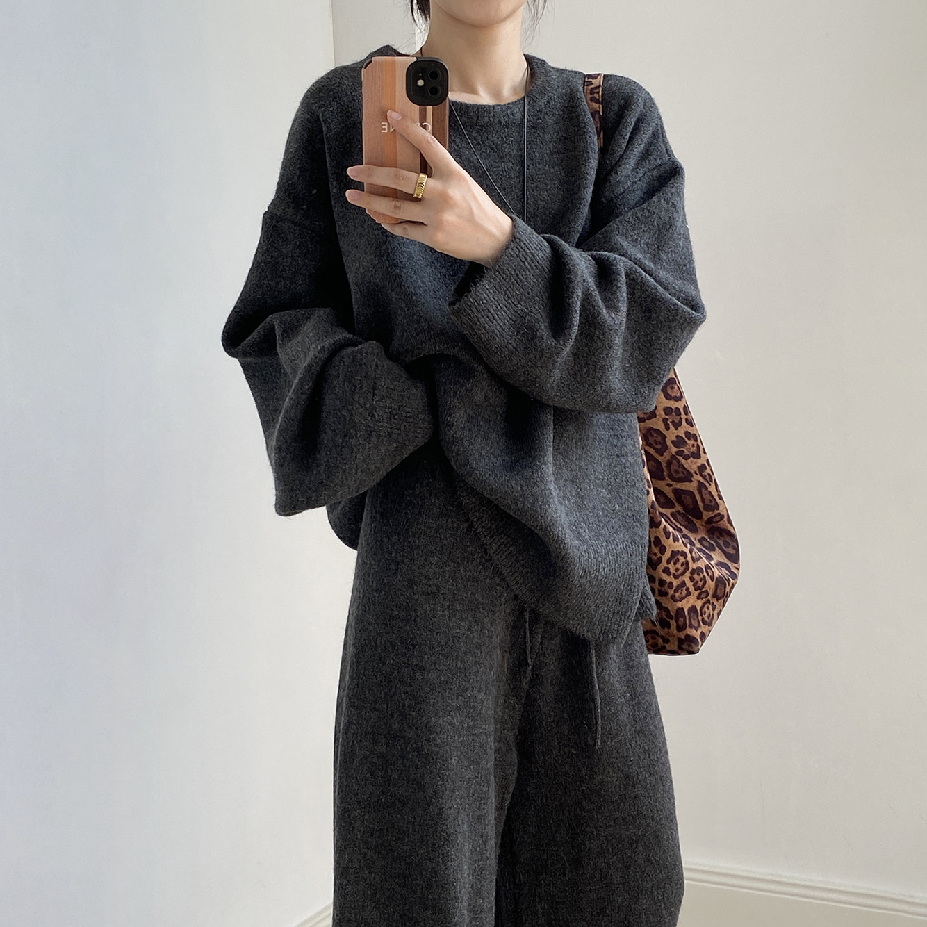 2点セット！【セットアップ】ふんわりニット 上下セット レディース 秋冬 ゆったり プルオーバー＋ニットパンツ 韓国風 カジュアル【JZシリーズ】