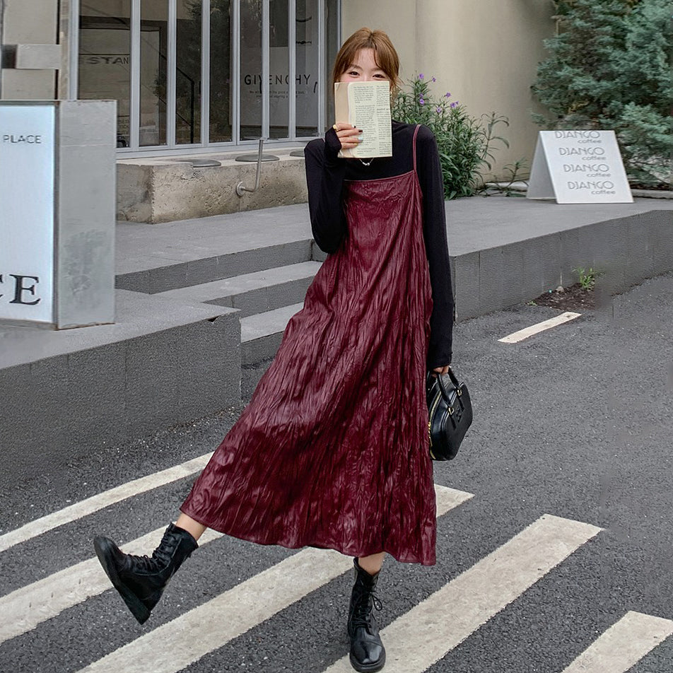 2点セット！【セットアップ】アンコーラレッド フェイクレザーキャミワンピース＋インナートップス セット 上品で個性的なスタイル【JZシリーズ】