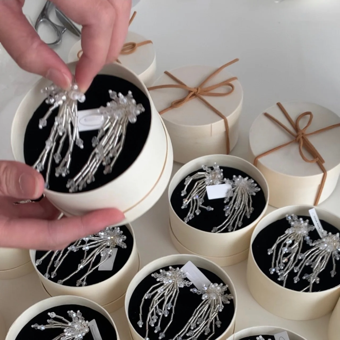 【グッズ】【✨クラゲ花火】ハンドメイドビーズ 個性的なギフト ピアス / イヤリング 【JZシリーズ】