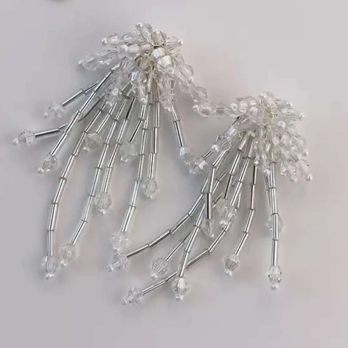 【グッズ】【✨クラゲ花火】ハンドメイドビーズ 個性的なギフト ピアス / イヤリング 【JZシリーズ】