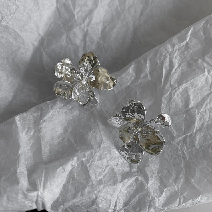 【🎁 B2G1｜先行スタート！】【グッズ】フラワーモチーフピアス｜小顔見せ×個性派デザイン｜韓国風トレンドアクセサリー