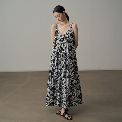 【ワンピース】フレンチシックなモノクロ花柄ワンピース ノースリーブ ゆる可愛スリム見えデザイン【SHシリーズ】