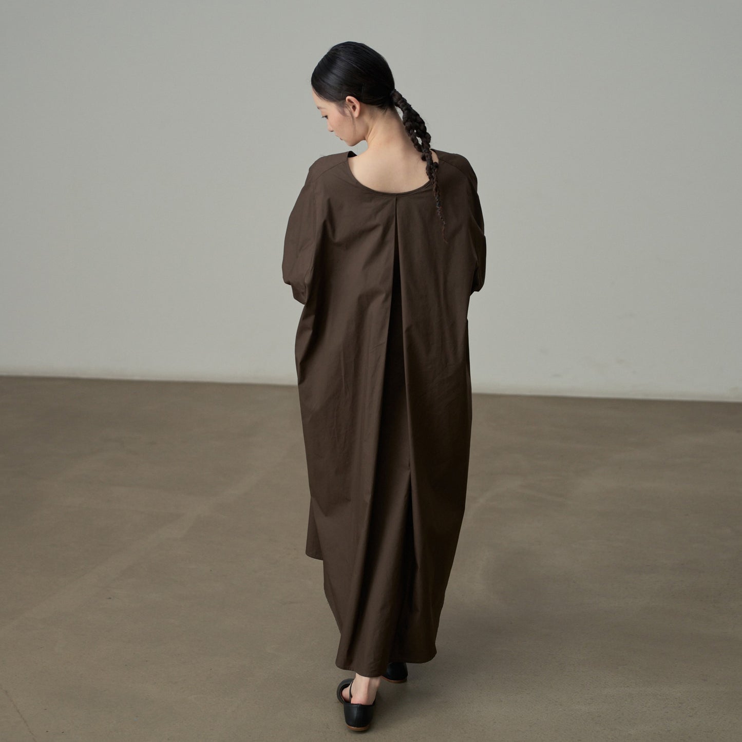 【ワンピース】夏新作 フランス風 Vネック パフ袖 無地ロングドレス 後ろ開き ゆったりシルエット 半袖ワンピース【JZシリーズ】