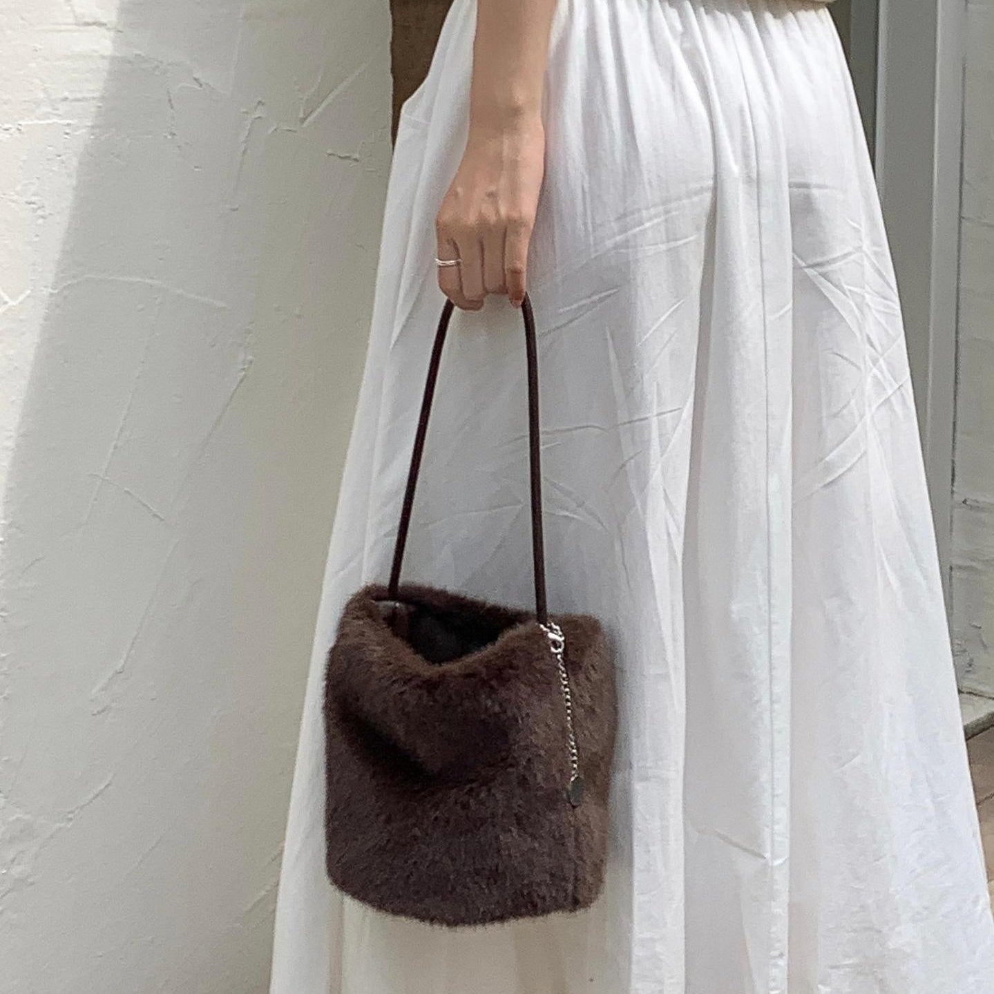 【バッグ】新作 レディース 人工ファー バケットバッグ シンプル 無地 高級感 ハンドバッグ