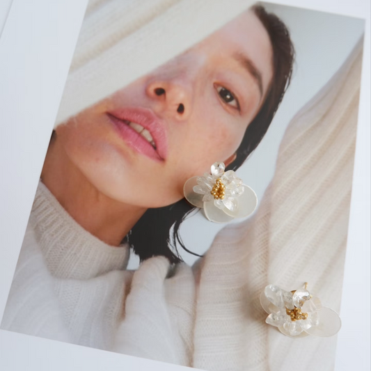 【グッズ】ベルリンの霧 ハンドメイド クリスタル 天然シェル ピアス / イヤリング