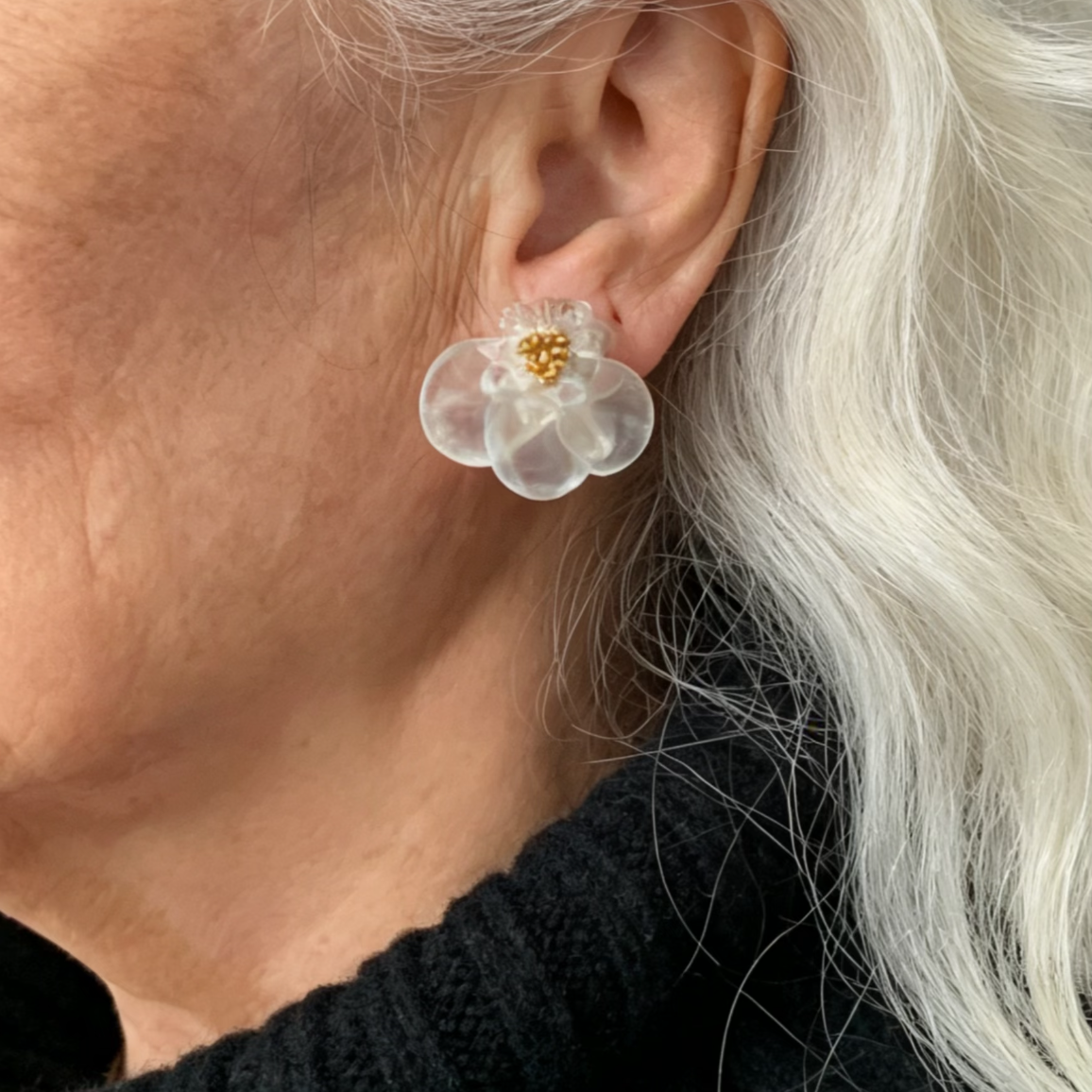 【グッズ】【💎ミストフラワー】ハンドメイド 天然ホワイトクリスタル 天然シェル フレンチロマンティック ピアス / イヤリング 【JZシリーズ】