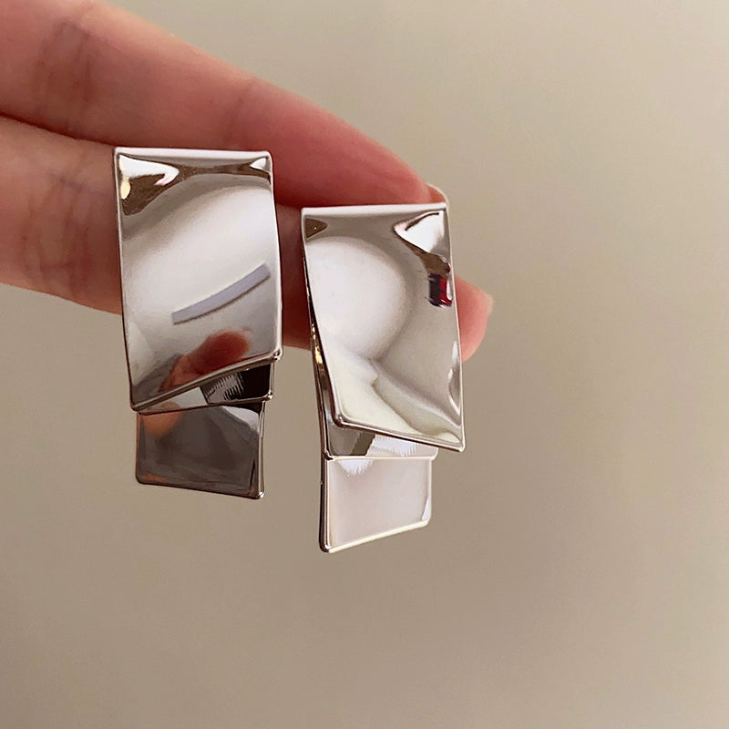 【🎁 B2G1｜先行スタート！】【グッズ】 独特なデザイン おしゃれな ピアス クールな女性向けアクセ