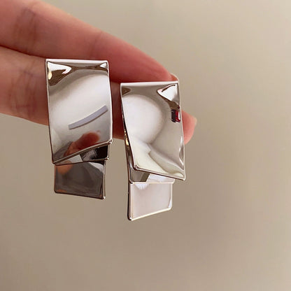 【🎁 B2G1｜先行スタート！】【グッズ】 独特なデザイン おしゃれな ピアス クールな女性向けアクセ