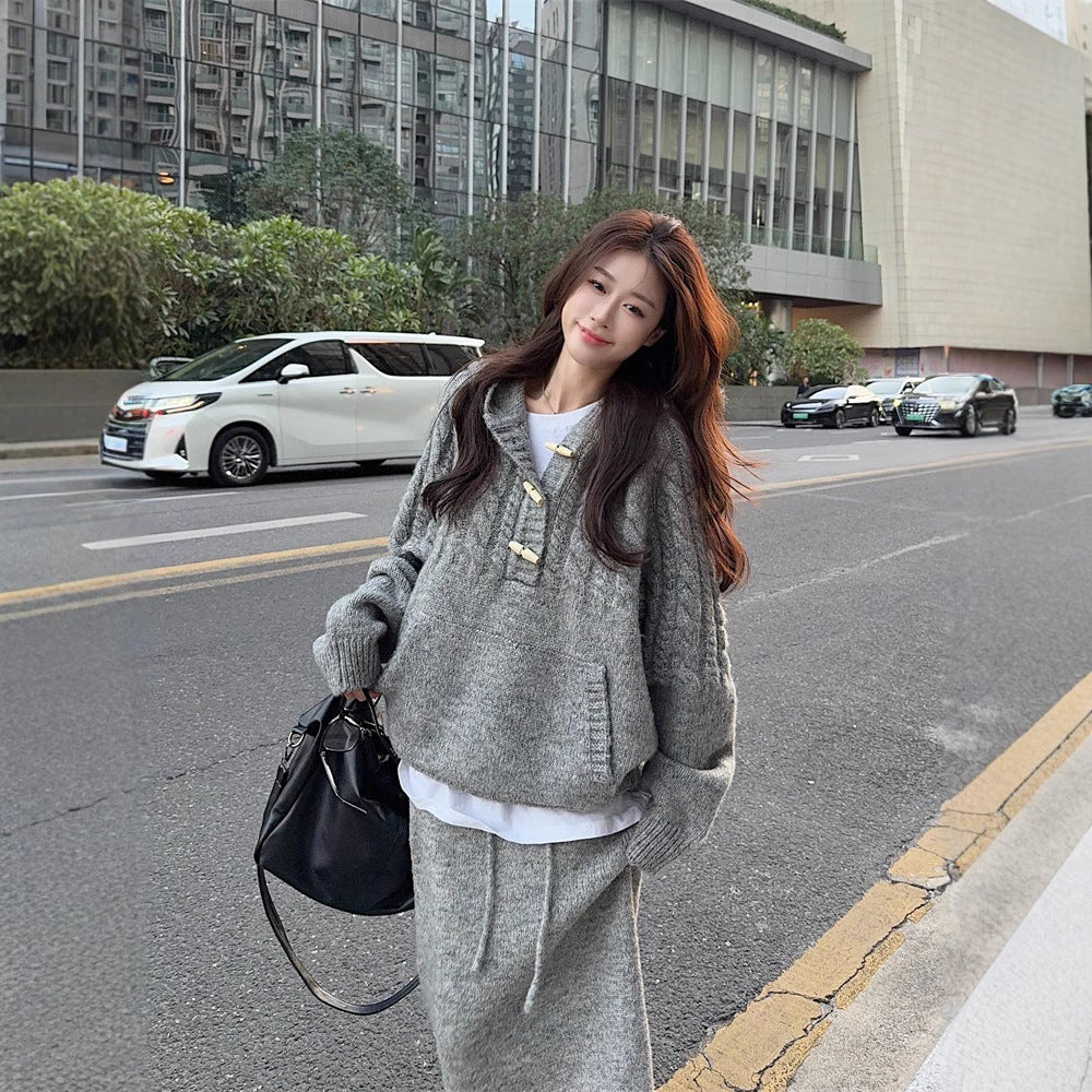 【60%OFF⭐️早い者勝ち】【セットアップ】リラックス感 トグルボタン プルオーバー フード付きニット + スカート 2点上下セット【JZシリーズ】