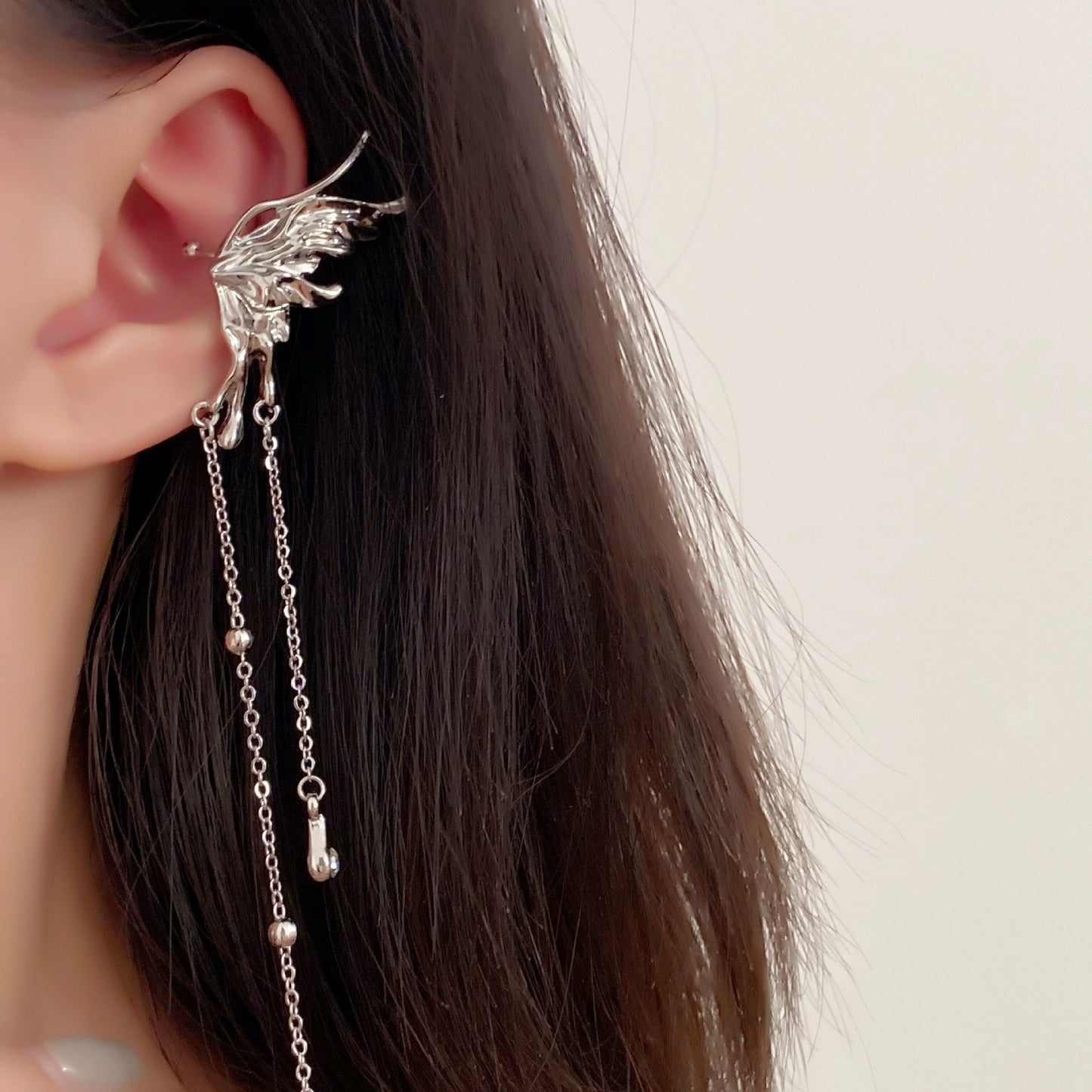 【🎁 B2G1｜先行スタート！】【グッズ】クール系 蝶結びイヤーカフ レディース 夏 高級感 キラキララインストーン イヤークリップ ノンホール ピアス