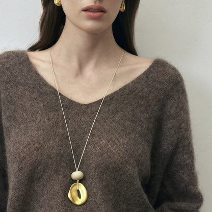 【🎁 B2G1｜先行スタート！】【グッズ】新作・個性派デザインハイセンスなゴールド透かし彫りペンダントネックレス