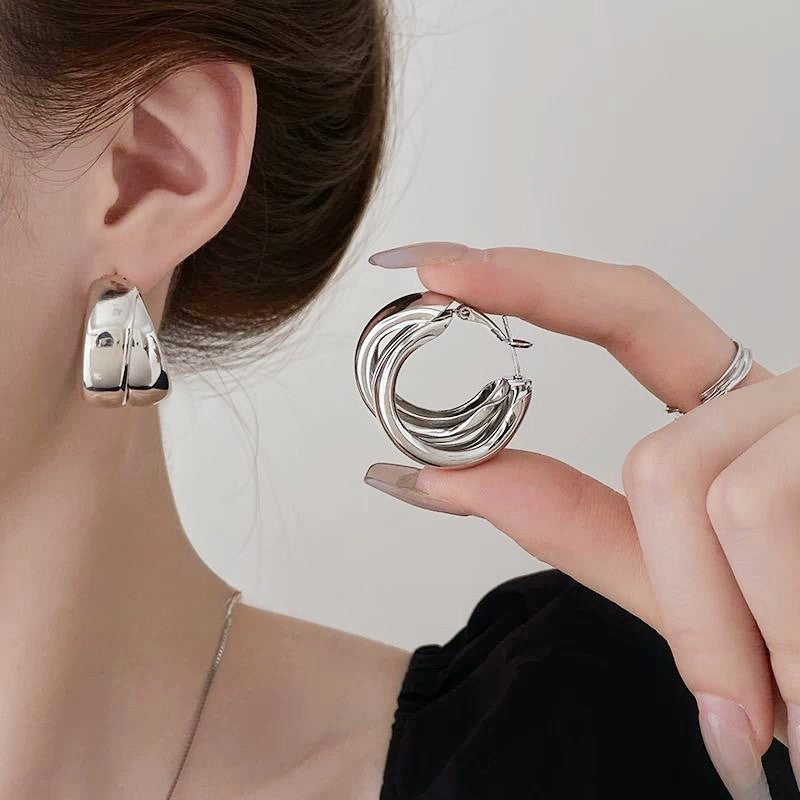 【グッズ】ジオメトリックピアス レディース メタルアクセサリー 個性的デザイン 高見え フープイヤリング