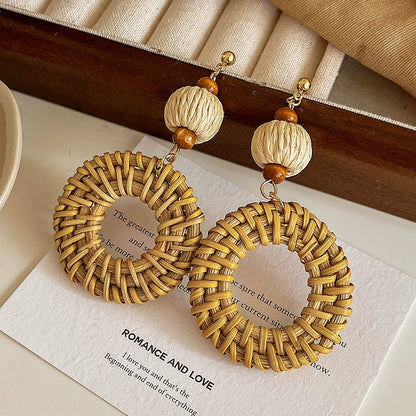 【🎁 B2G1｜先行スタート！】【グッズ】高級感 海辺バカンス ストロー編みピアス ノンホールクリップタイプ イヤリング