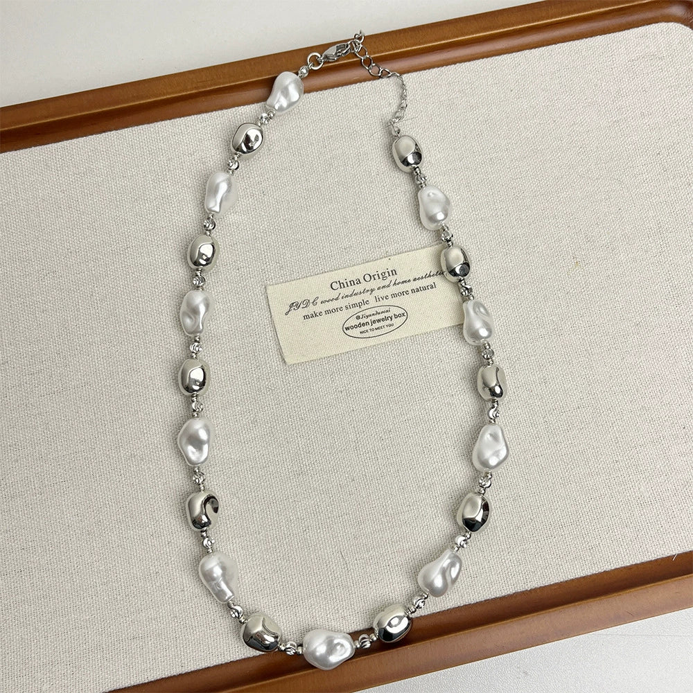 【🎁 B2G1｜先行スタート！】【グッズ】复古不規則バロックパールネックレス レディース 高級感 シンプル 気質 チョーカー トレンド