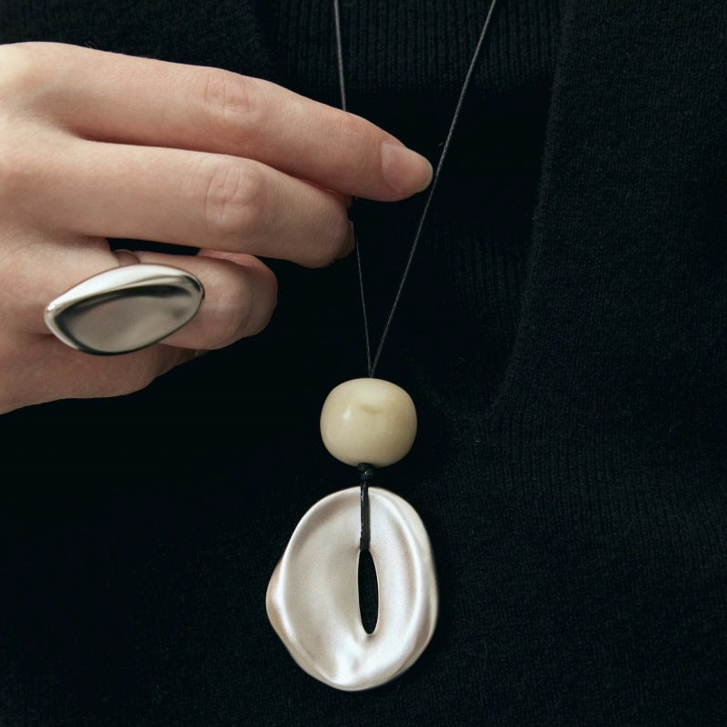 【🎁 B2G1｜先行スタート！】【グッズ】新作・個性派デザインハイセンスなゴールド透かし彫りペンダントネックレス