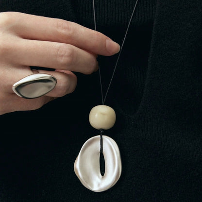 【🎁 B2G1｜先行スタート！】【グッズ】新作・個性派デザインハイセンスなゴールド透かし彫りペンダントネックレス