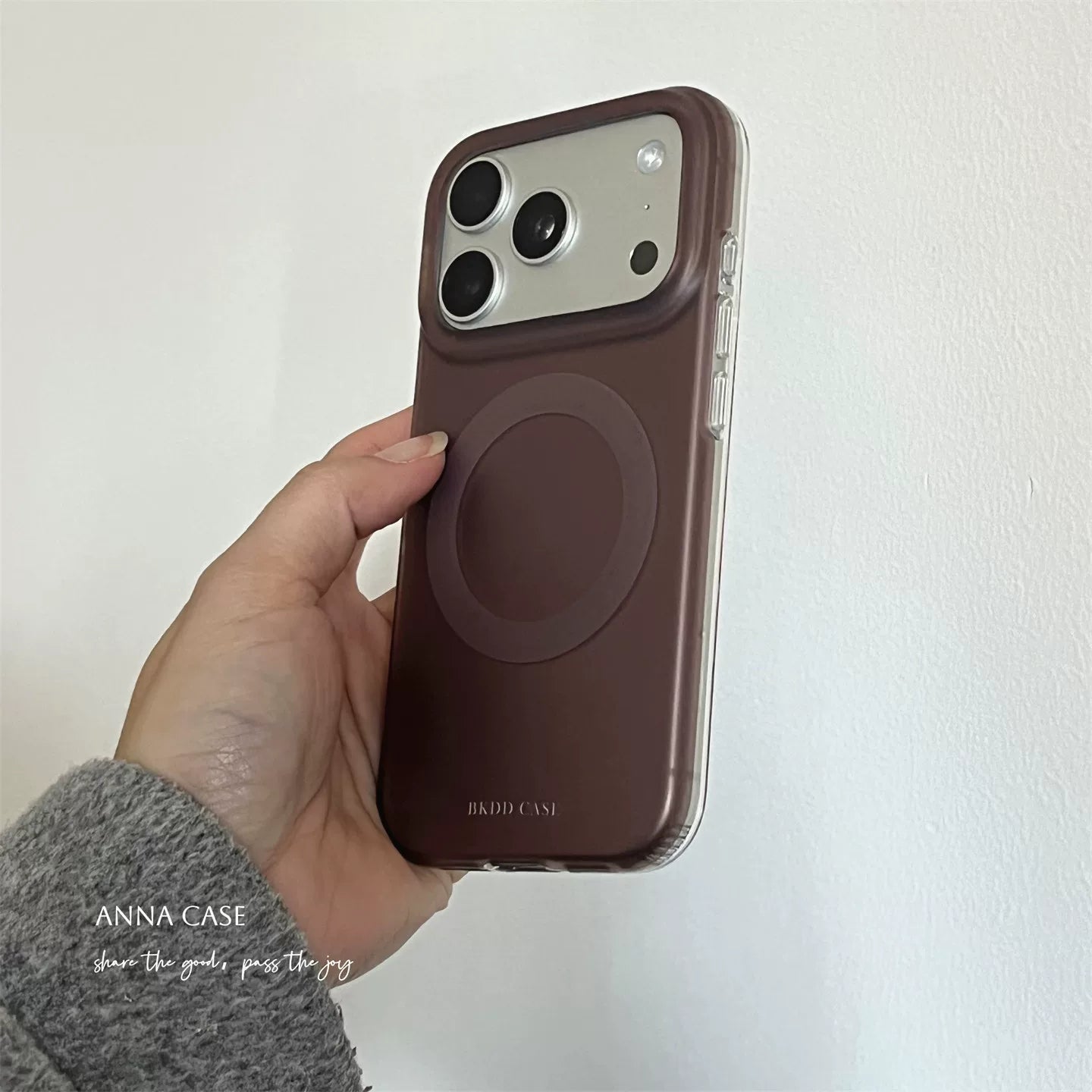 【グッズ】高級感 マット仕上げ マグネット式 iPhone17 Pro Max対応 iPhone17 / 16 Pro / 15 Pro / 14対応 全面保護 耐衝撃 ケース 新作