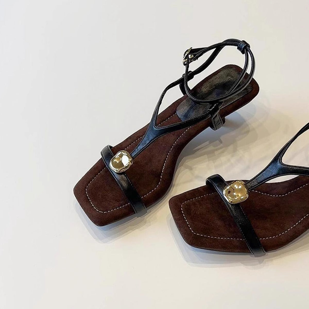 【シューズ】フレンチヴィンテージ  ローマサンダル メタルストラップ スクエアトゥヒールサンダル