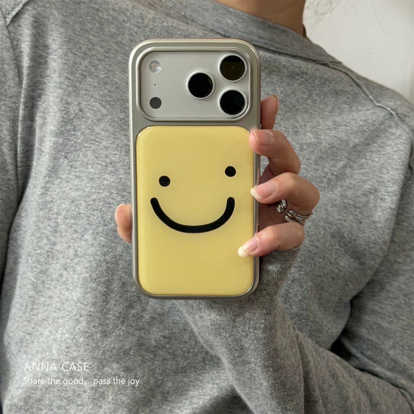 【グッズ】春新作 シンプル 可愛い イエロースマイル ライン iPhone17 Pro Max対応 iPhone17 / 16 Pro Max / 15 Pro / 14対応 全面保護 耐衝撃 カップル向け ケース