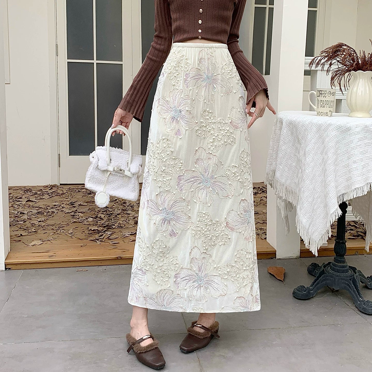 【ボトムス】刺繍＆ラメ入り 裏起毛 ベルベット タイトスカート 秋冬 後ろスリット 上品 ロング丈【SHシリーズ】