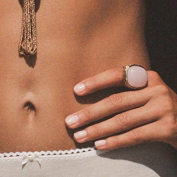 【グッズ】フレンチスタイル 高級感 ピンククォーツ セッティング ヴィンテージ風 ビッグデザインリング