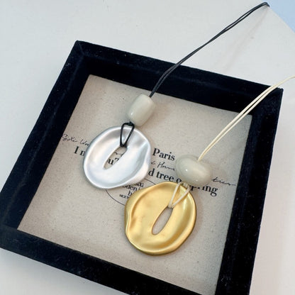 【🎁 B2G1｜先行スタート！】【グッズ】新作・個性派デザインハイセンスなゴールド透かし彫りペンダントネックレス