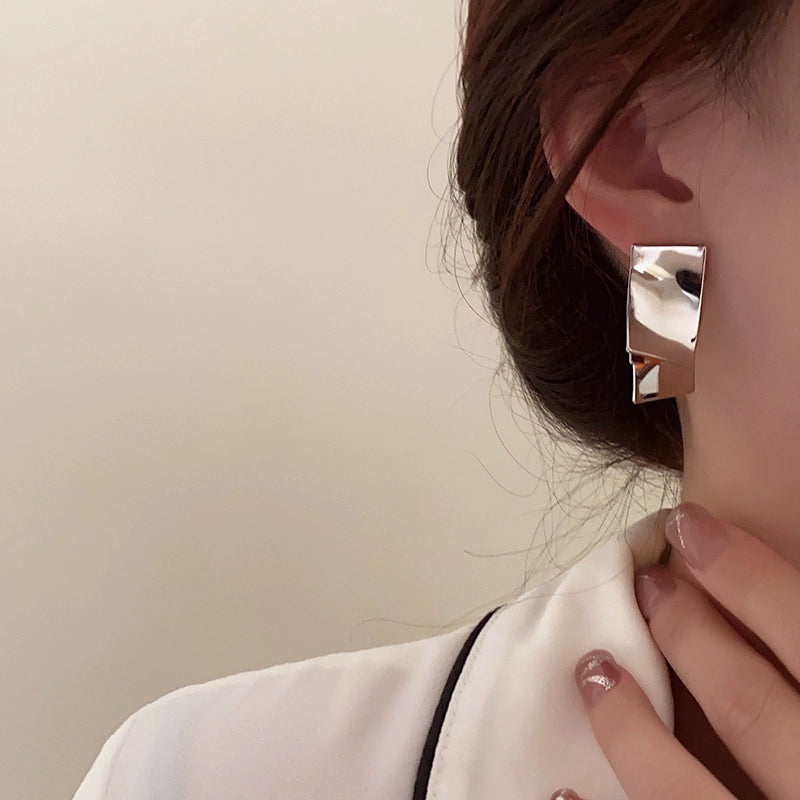 【🎁 B2G1｜先行スタート！】【グッズ】 独特なデザイン おしゃれな ピアス クールな女性向けアクセ