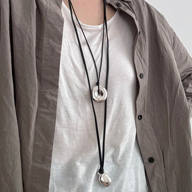 【🎁 B2G1｜先行スタート！】【グッズ】高見えブラックレザーコード ロングネックレス シンプル上品ペンダント