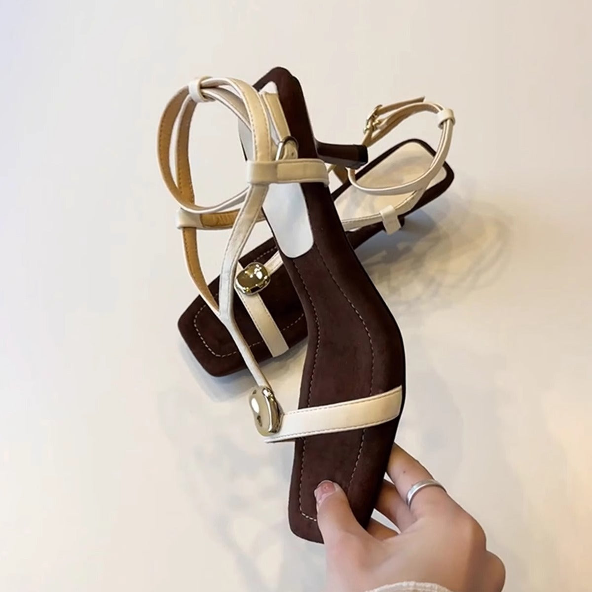 【シューズ】フレンチヴィンテージ  ローマサンダル メタルストラップ スクエアトゥヒールサンダル
