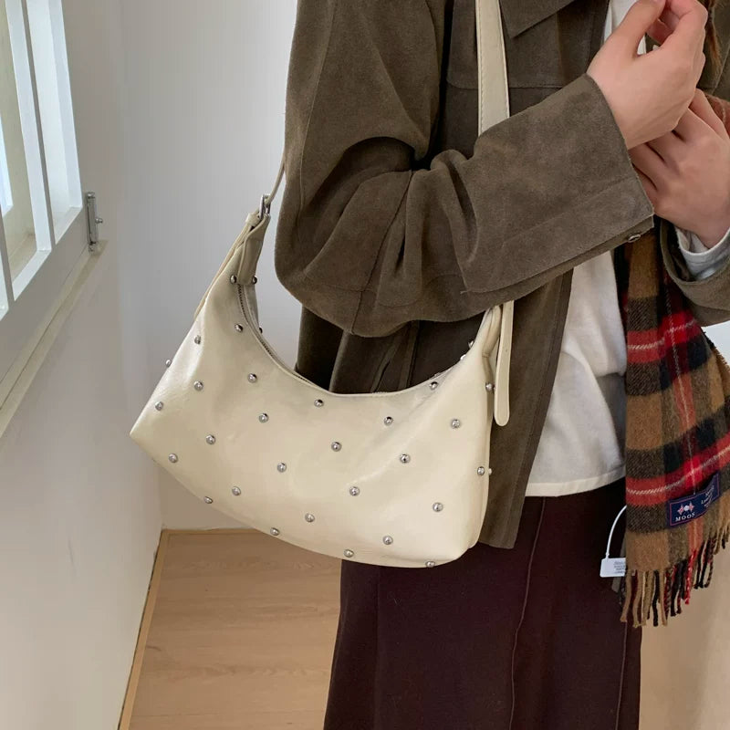 【バッグ】レトロスタッズ付きバゲットバッグ レディース 韓国風 ブラック 2WAYハンドバッグ ショルダーバッグ