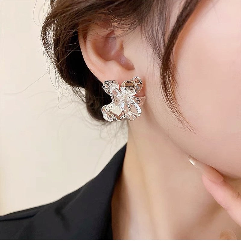 【グッズ】韓国風フラワーピアス レディース 花モチーフ 不規則デザイン 上品フェミニン 大人可愛いアクセサリー