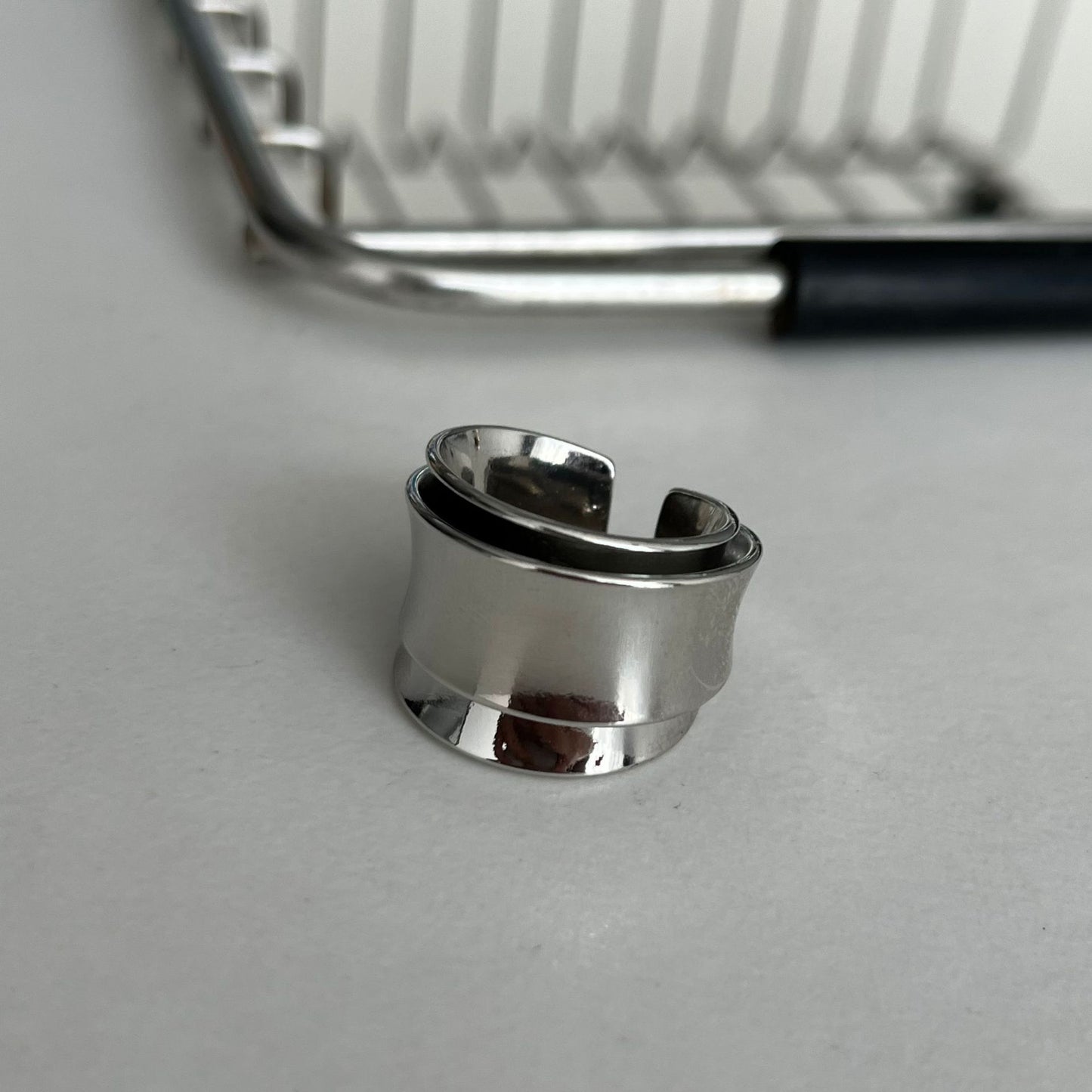 【🎁 B2G1｜先行スタート！】【グッズ】メラード風 エナメル釉仕上げ ダブルオープン 二重デザイン感リング